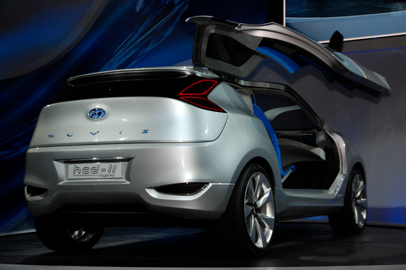 Illustration for article titled Hyundai Nuvis Concept: Hybrid Blue Drive Gives It Wings